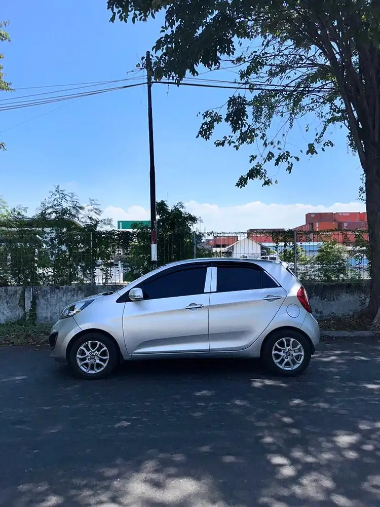 Kia Picanto SE Matic low KM milik pribadi kondisi istimewa full ori