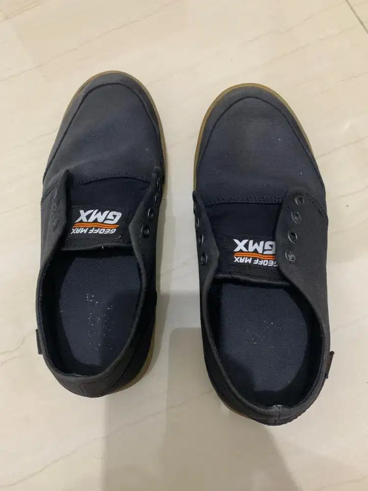 Sepatu hitam geofmax bekas ukuran 39