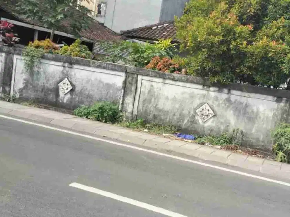 Tanah pinggir jalan raya dekat Canggu bonusan bangunan jalan tuka dalung Mengwi bali