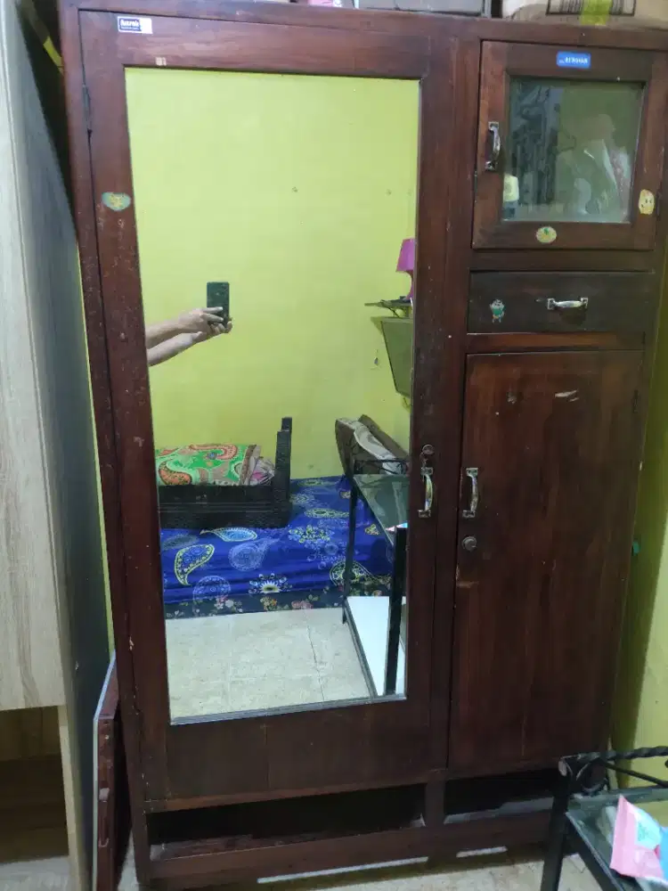 Lemari kayu jati