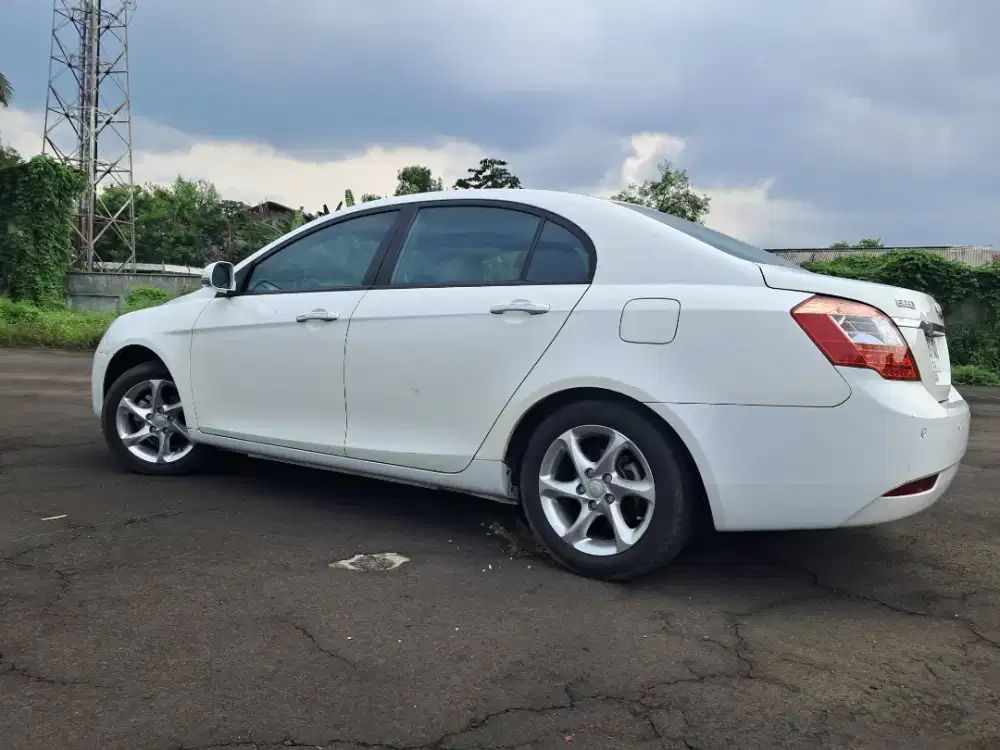 Geely Emgrand 7 2013, low km (asli)