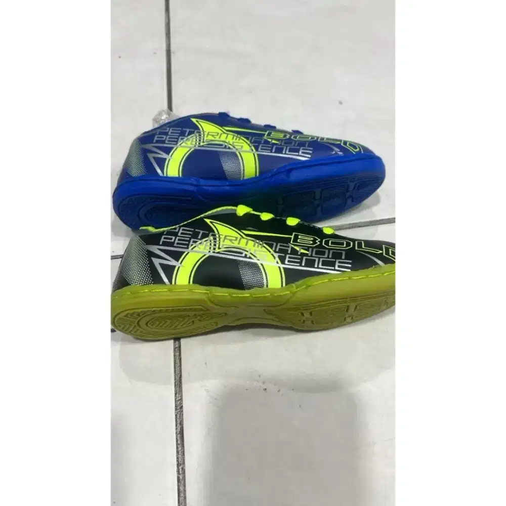 Sepatu futsal anak size 28-37