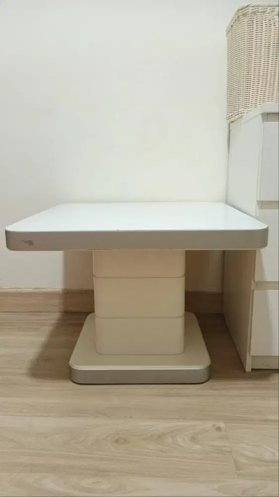 Bedside Table kaca