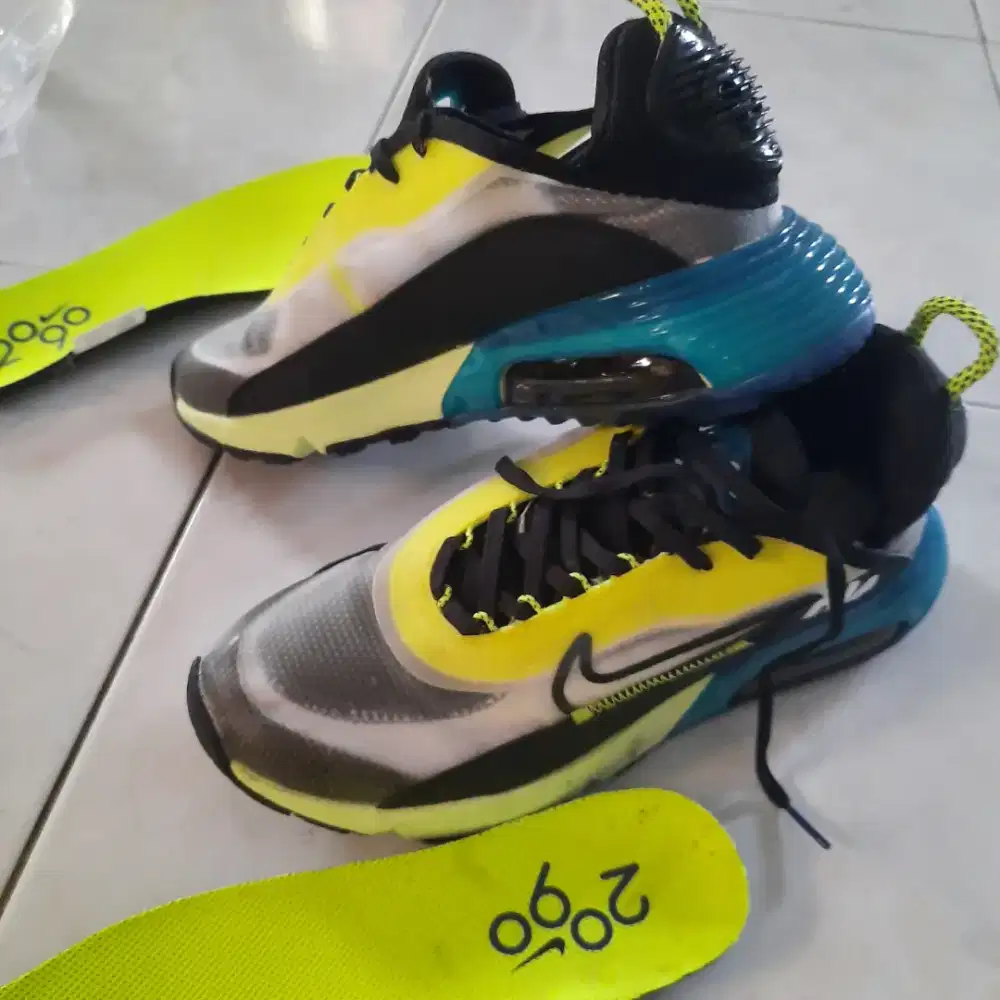 Sepatu nike 2090
