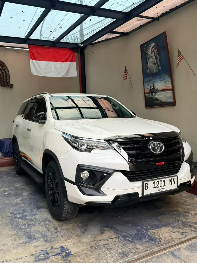 Toyota Fortuner VRZ TRD at 2019 putih