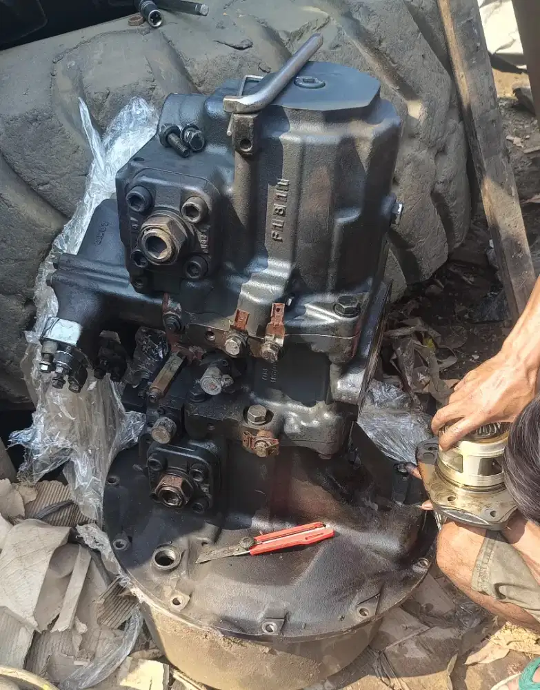Mainpump PC300-8mo excavator Komatsu