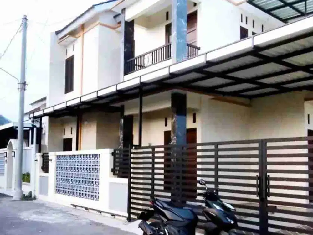 Rumah Bagus 2 Lantai siap huni Di Cluster dekat Exit Tol Solo