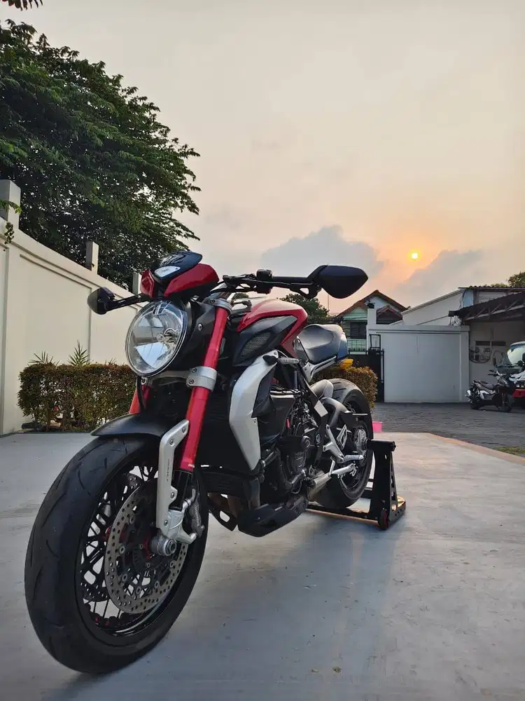 MV AGUSTA Dragster 800 RR 2015 BU MVAgusta Full Paper