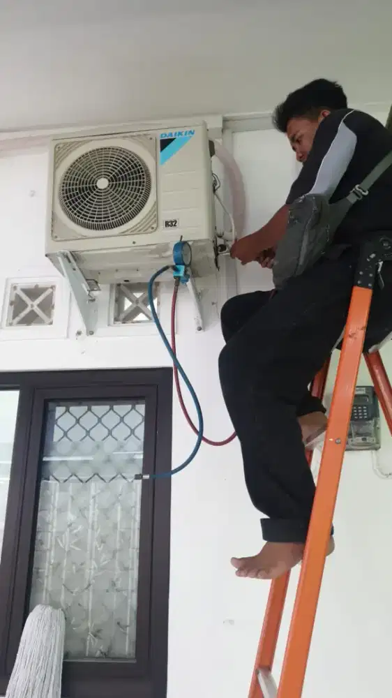 SERVICE AC WATER HEATER MESIN CUCI KULKAS DLL BERGARANSI