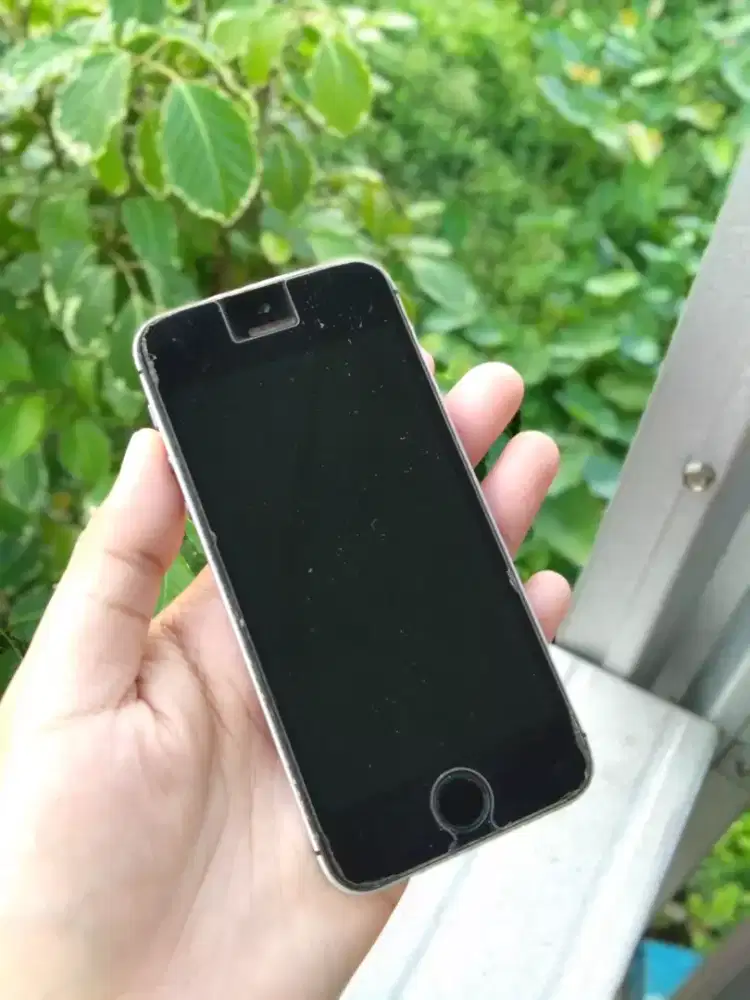 Dijual iPhone SE