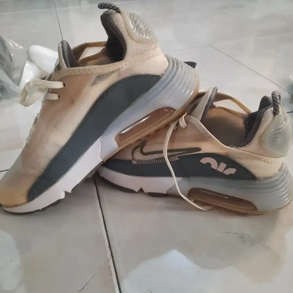 Sepatu nike 2090 uk 40