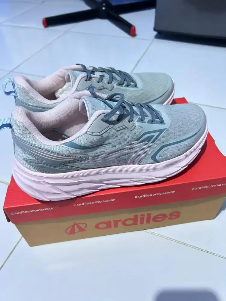 Sepatu Running Adidas Women