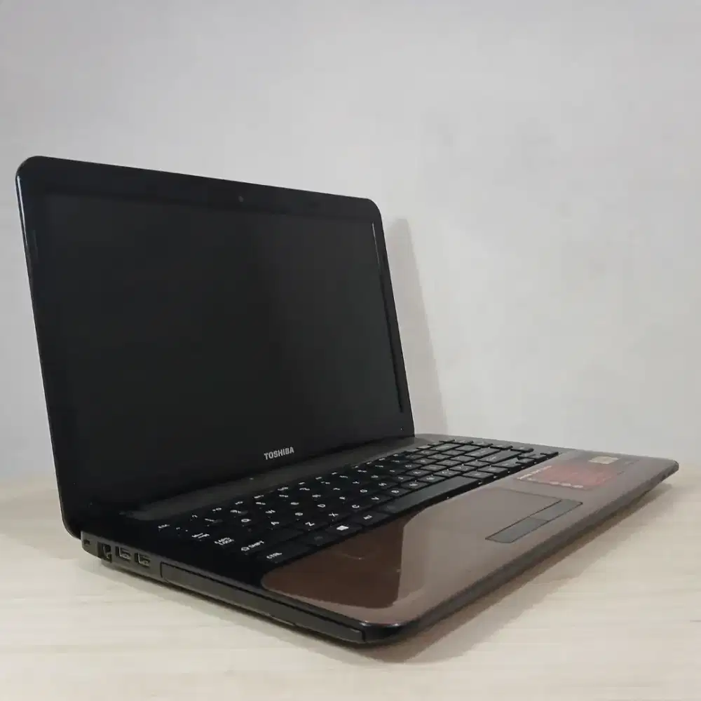 Toshiba core i3 RAM 8GB Siap pake.