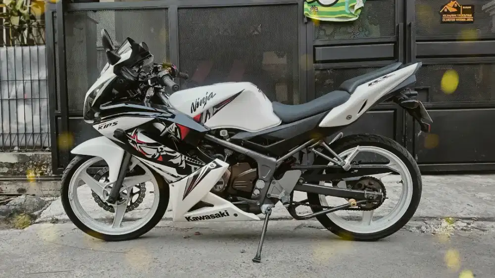 Bismillah dijual motor Ninja RR new 2013