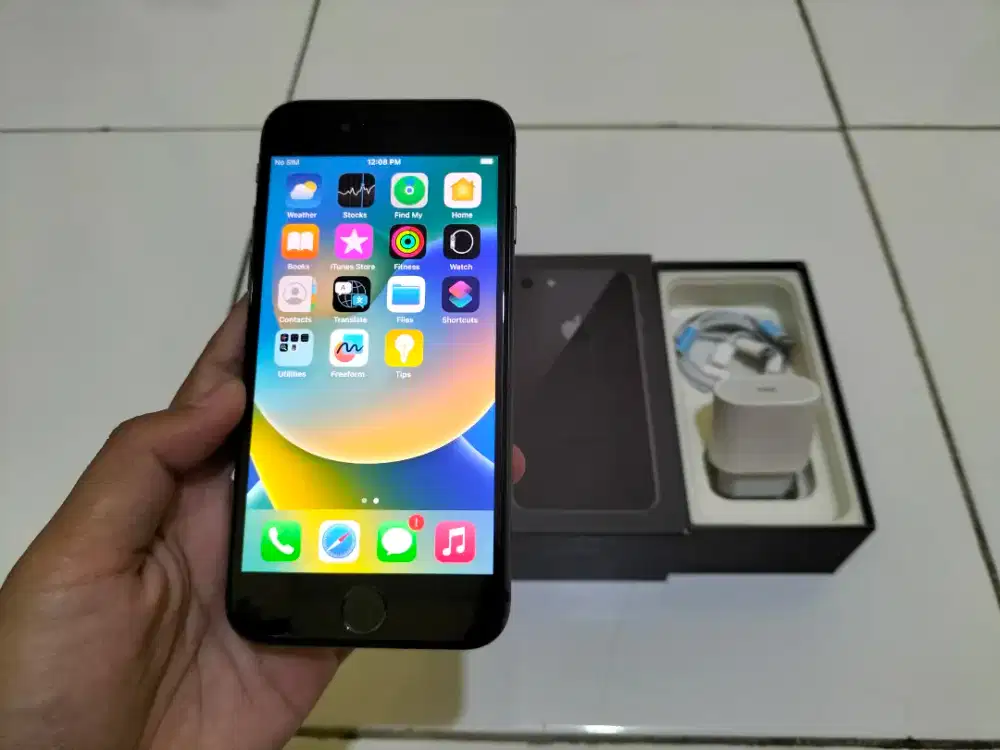 Jual iPhone 8 64GB Black 4G LTE 
Kondisi Mulus Terawat, BU