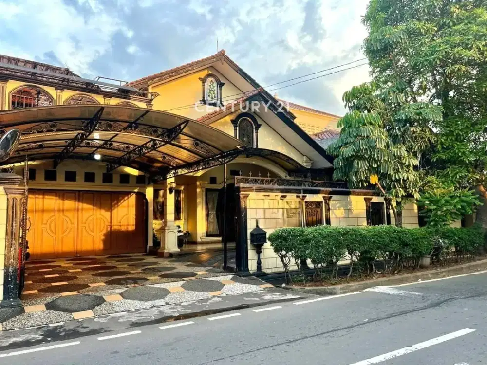 Dijual Rumah Luas Dengan Kolam Renang Di Duren Sawit Jaktim 9417