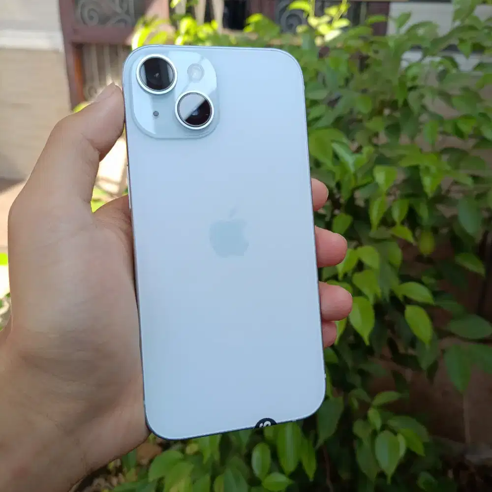 Iphone 15 biru baca deskripsi