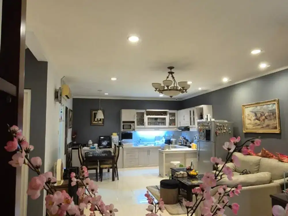 Dijual Cepat Rumah Kota Wisata 2 Lantai Semi Furnished Bangunan Full Sudah Renovasi Siap Huni
