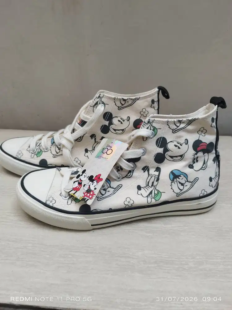 SEPATU SNIEKER UNIK DAN LANGKA EDISI ULANG TAHUN WALT DISNEY SIZE 41