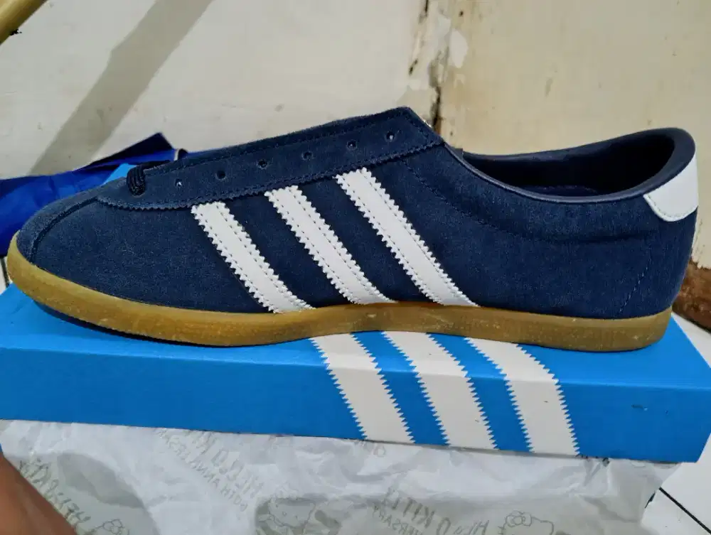 sepatu adidas premium size 44
