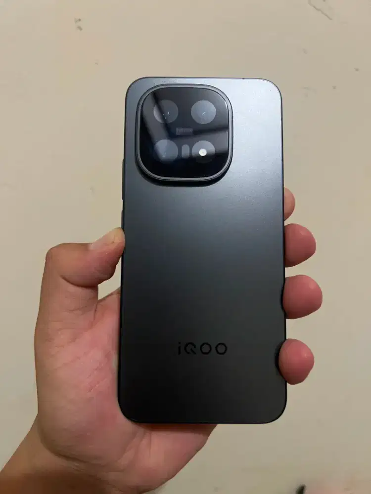 IQOO 15 16/512 GB