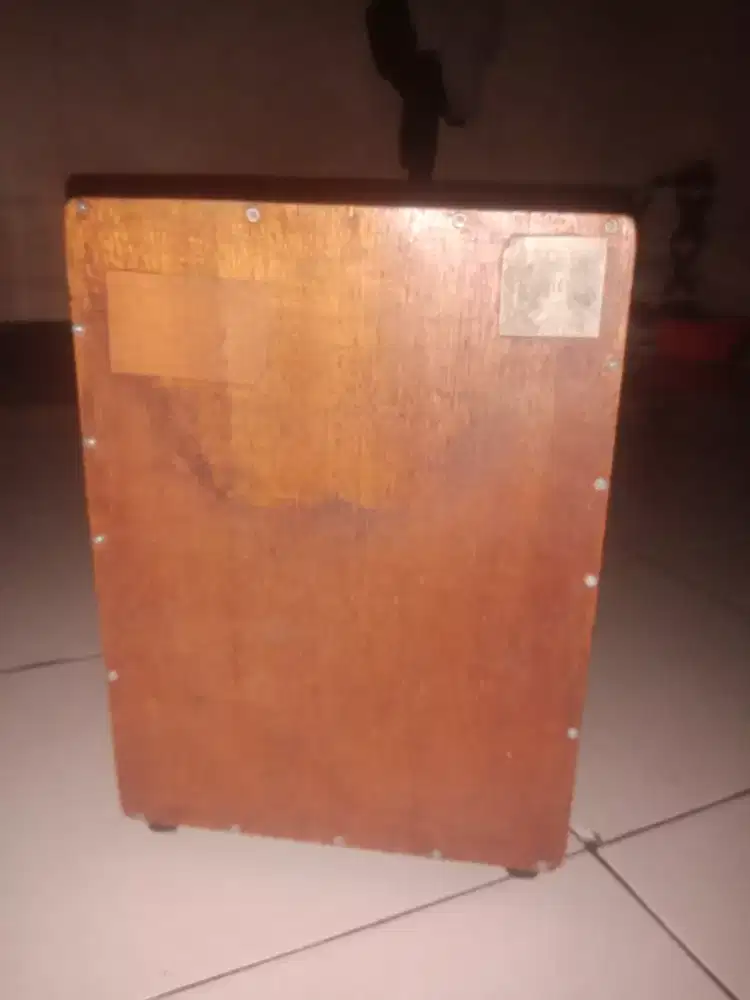 Alat musik kajon cajon