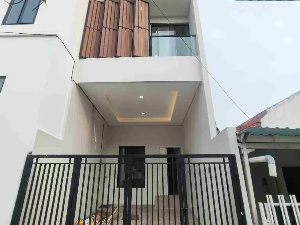 Rumah Baru 3 Lantai di Komp Greenville Jakbar