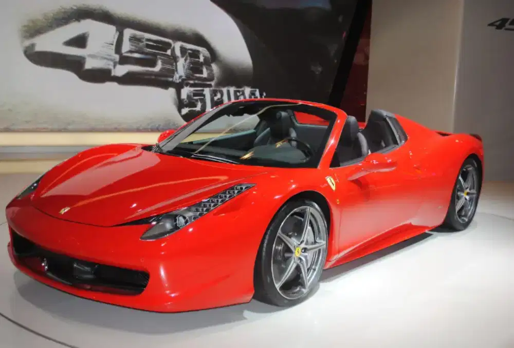 DICARI Ferrari 458 Spider ATPM 2013 keatas Merah ODO Rendah bawah 3000