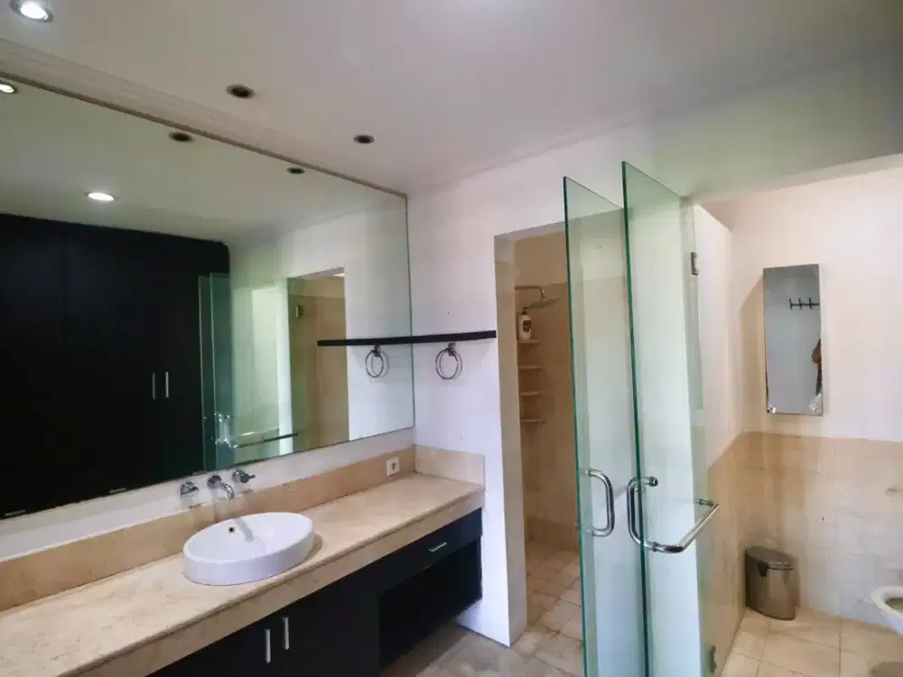 Dijual villa 5 bedroom plus rooftop di Seminyak Bali - Thumbnail 7
