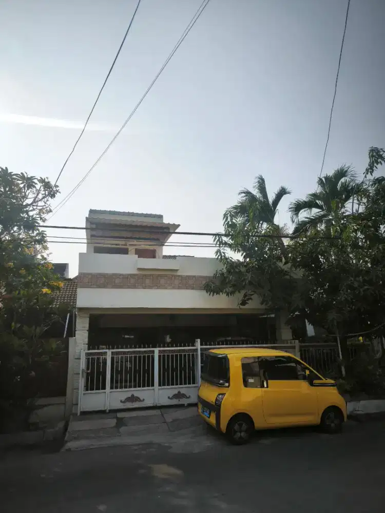 Disewakan Lantai atas rumah Semolowaru elok