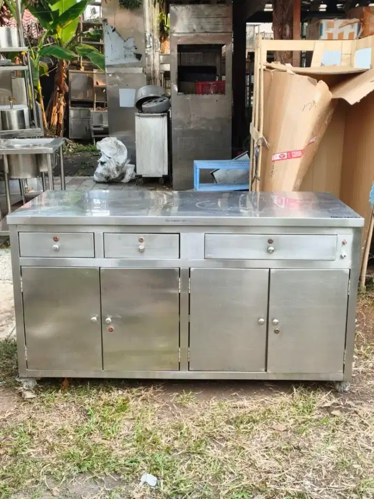 Meja kabinet laci ada roda/meja kasir
Ukuran 160×75×90