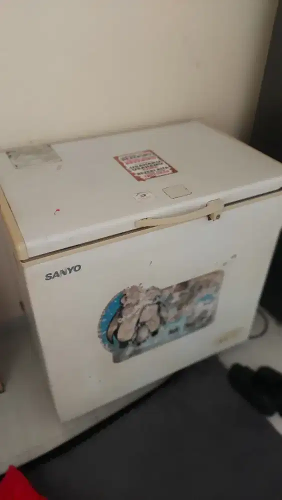 Freezer Box Sanyo Bekas - Fungsi Normal Siap Pakai, Daleman Bersih