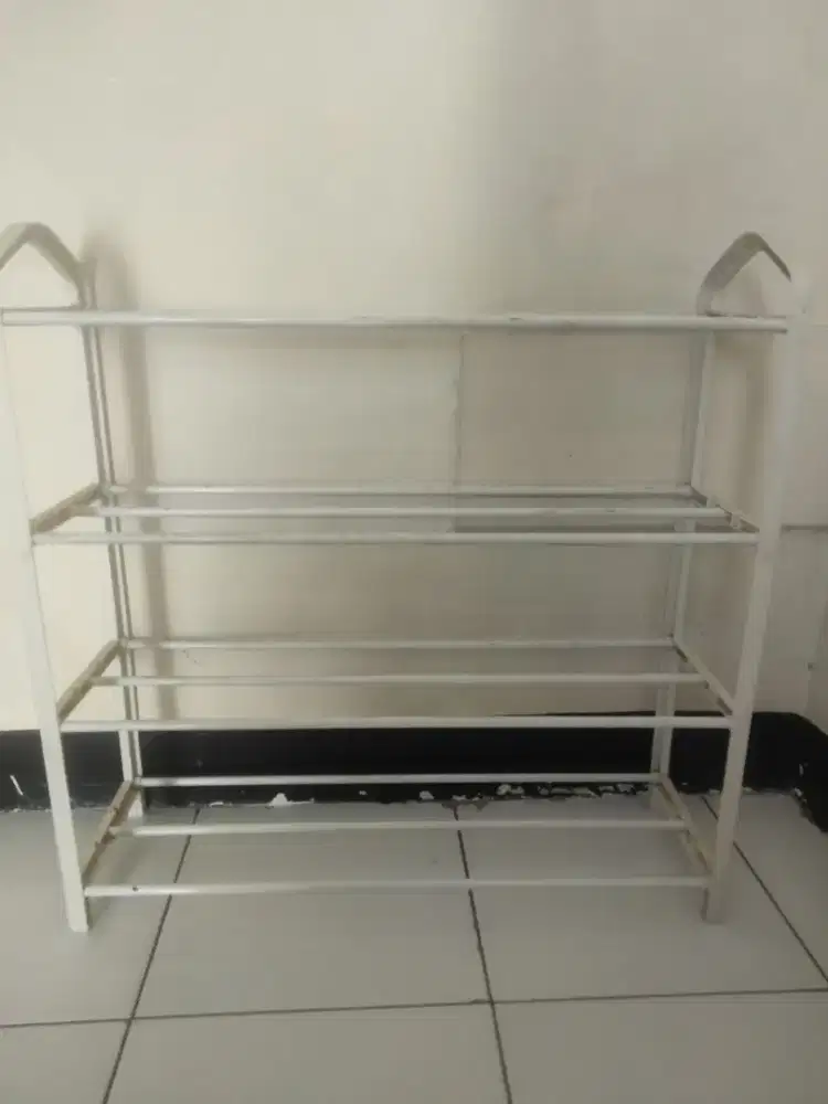 Rak sepatu susun