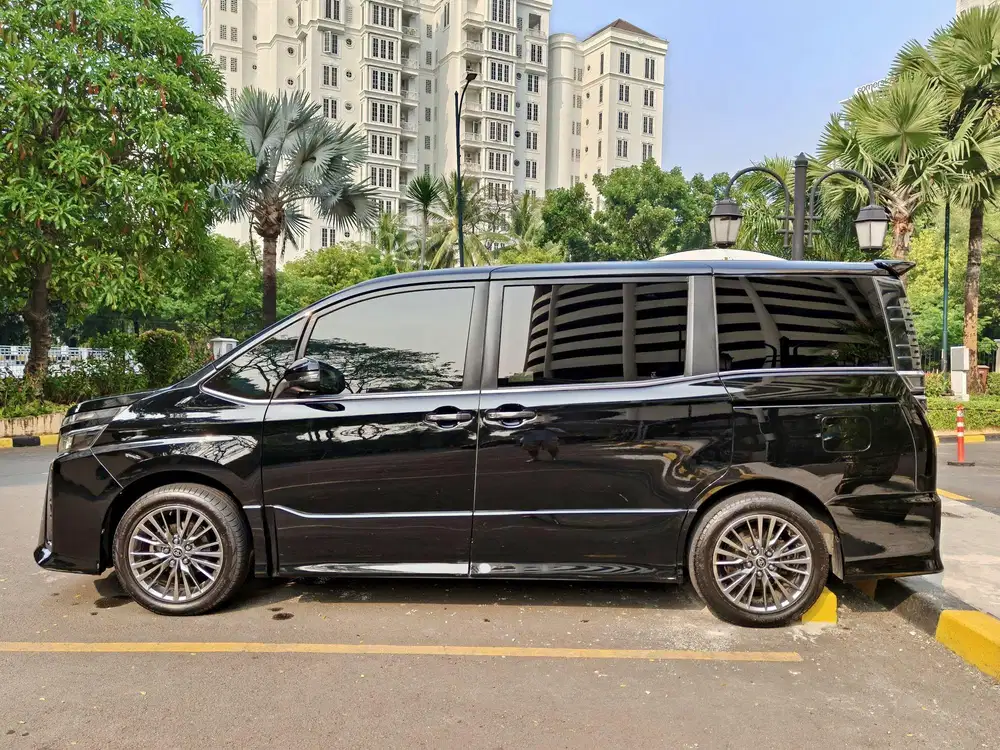 toyota voxy 2.0
