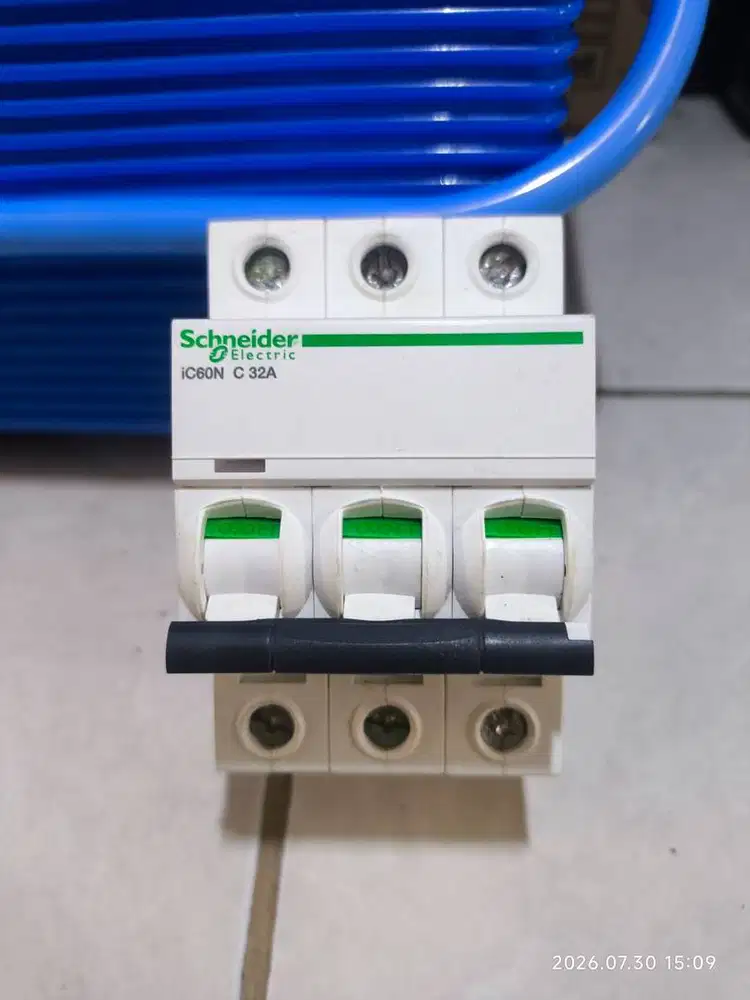 MCB Schneider Electric iC60N C 32A 3 Fasa Phasa 3P Miniature Circuit