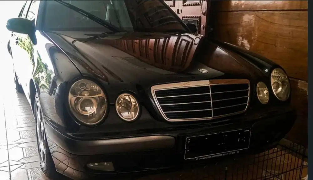 MERCEDES-BENZ E240 MT