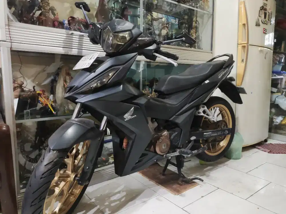Dijual motor Honda supra GTR 150 th 2018