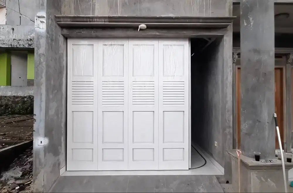 Pintu Garasi Desain Minimalis Modern Beragransi | Jasa Pasang Service