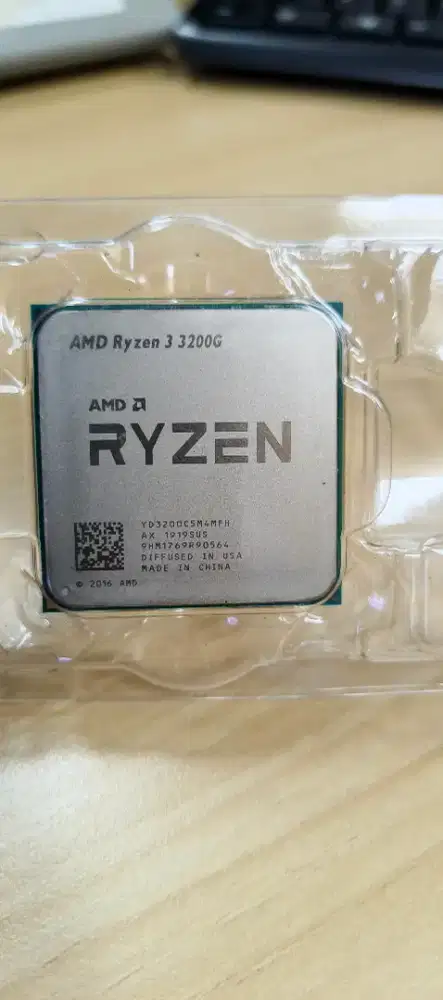 Prosesor AMD Ryzen 3 3200G RX Vega onboard Socket AM4