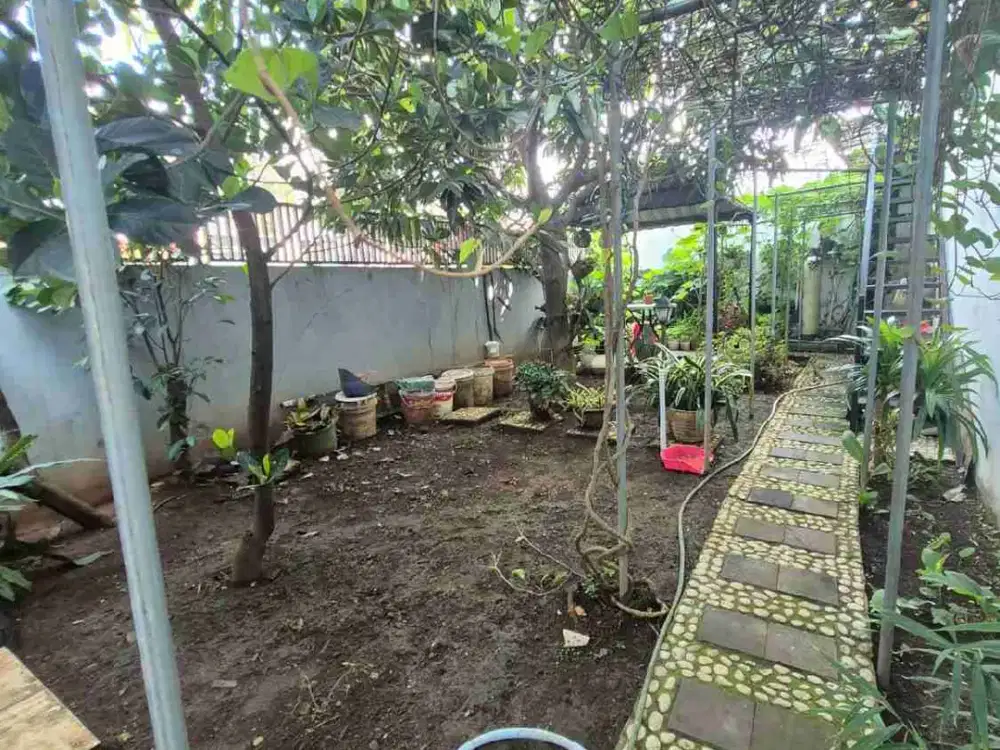 rumah luas nyaman tenang strategis bisa untuk usaha/kantor di Arcamanik dkt sport jabar