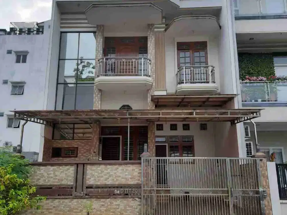 Dijual Rumah 2 lantai di Gading Pelangi
