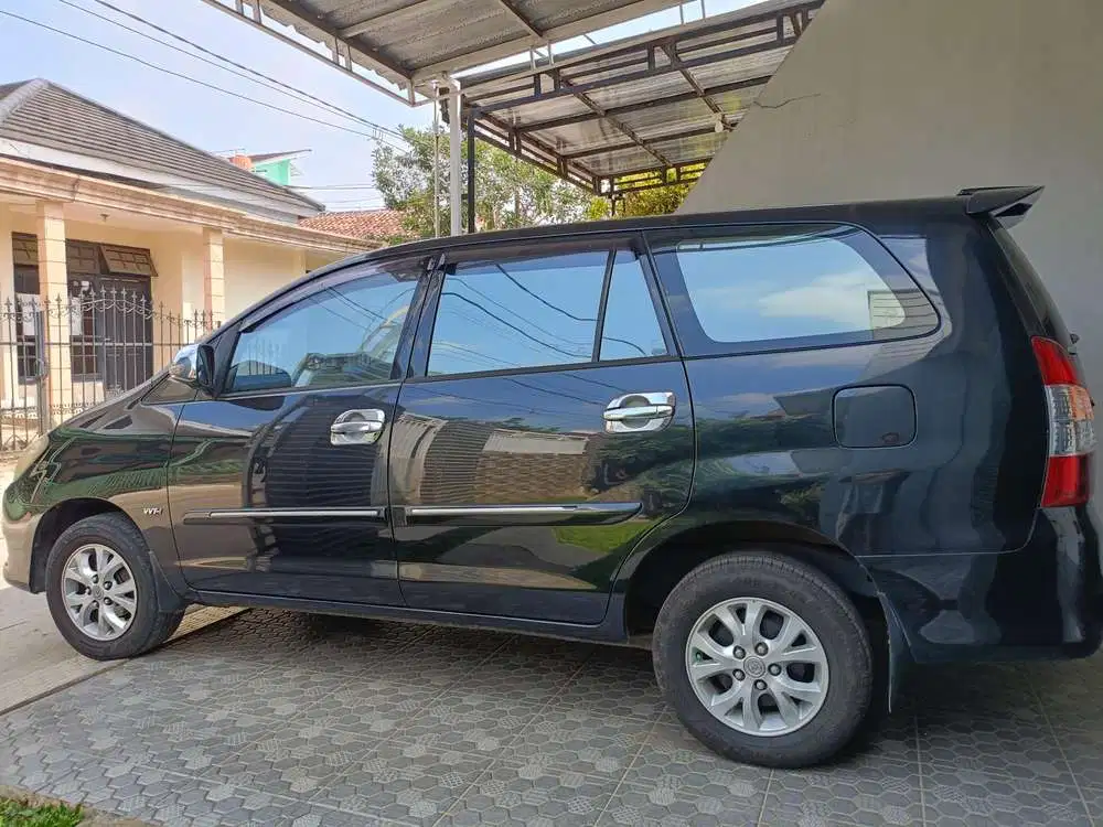 Toyota Kijang Innova 2011 Bensin