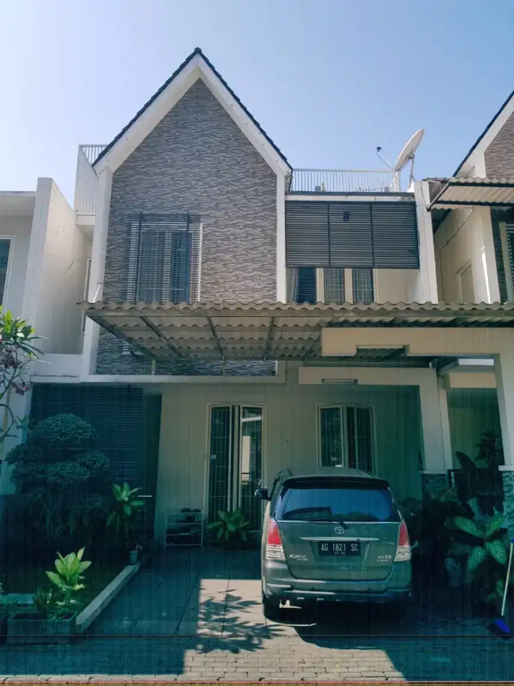 RUMAH 2 LANTAI SIAP HUNI HARGA NEGO
