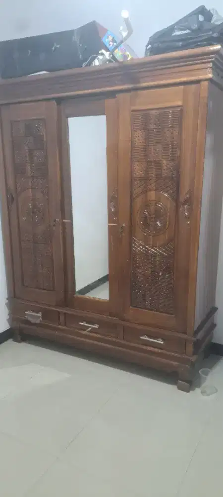 Lemari Kayu Jati