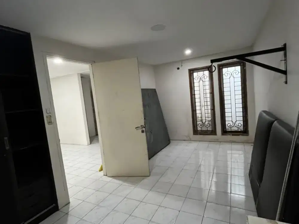 Rumah Siap Huni Semi Furnished Di Tebet Jakarta Selatan