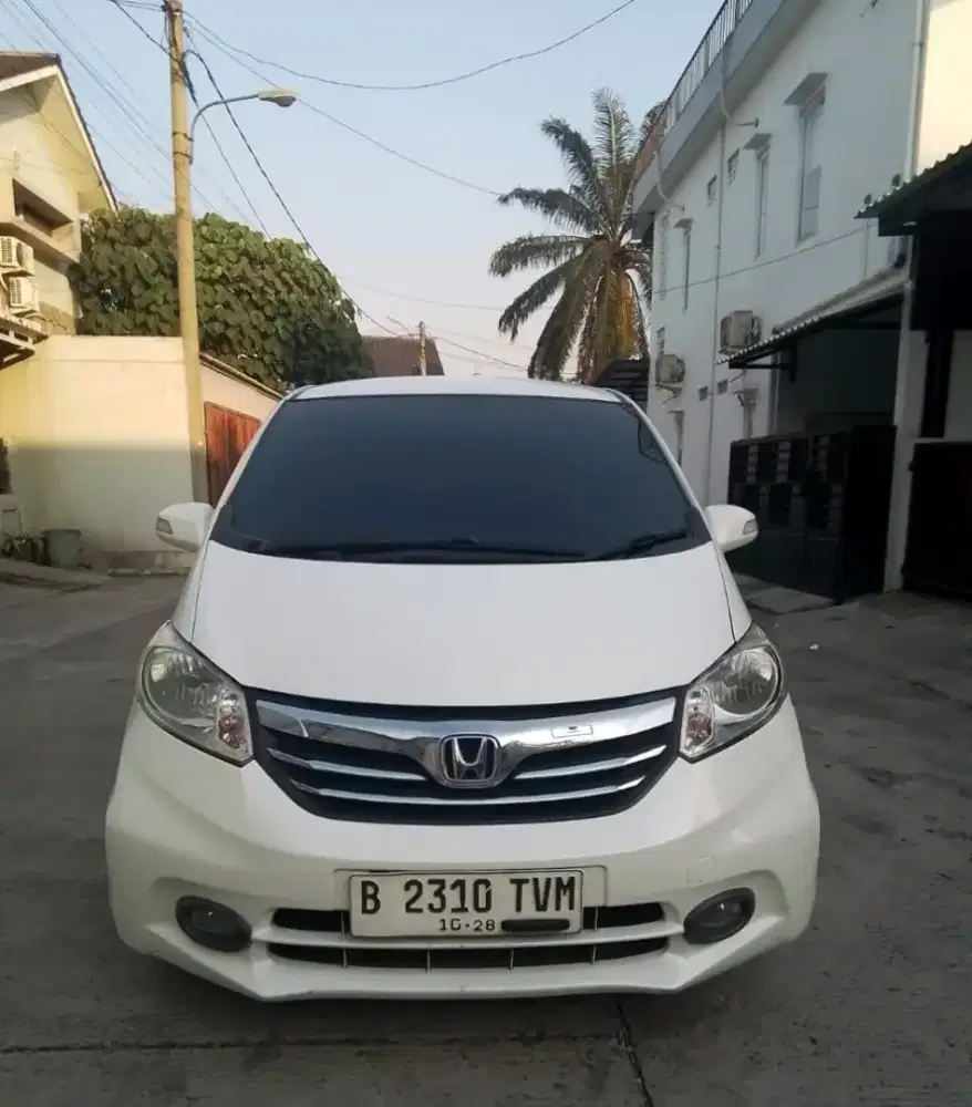 Freed s 2013 matic good condition