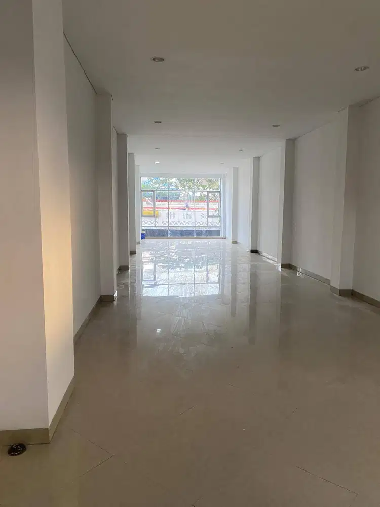 Dijual Ruko 4 lantai di mainroad di Jalan Dr. Junjunan Bandung