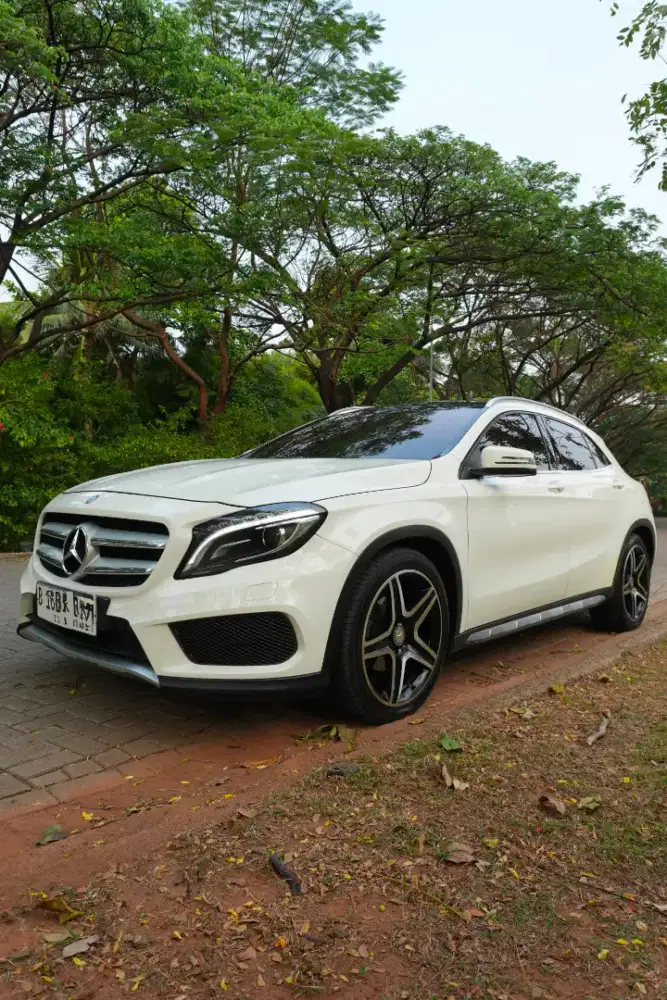 MERCEDES BENZ GLA 200 PUTIH 2015