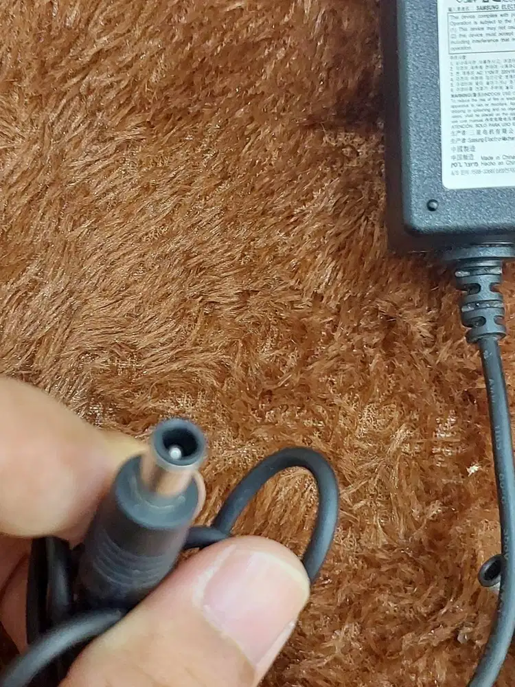 ADAPTOR SAMSUNG 14V-1.72A BARANG BARU