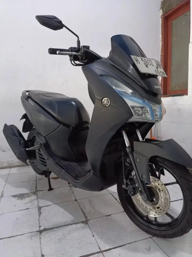 yamaha Lexi hitam 2018